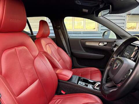 Volvo XC40 2.0 T4 Inscription Auto AWD Euro 6 (s/s) 5dr - U79560