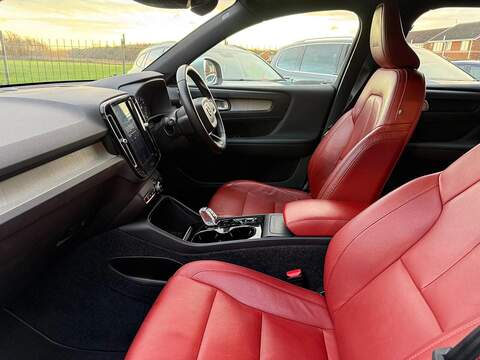 Volvo XC40 2.0 T4 Inscription Auto AWD Euro 6 (s/s) 5dr - U79560