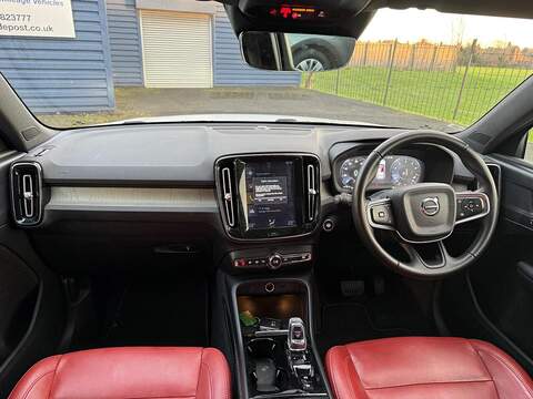 Volvo XC40 2.0 T4 Inscription Auto AWD Euro 6 (s/s) 5dr - U79560
