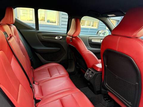 Volvo XC40 2.0 T4 Inscription Auto AWD Euro 6 (s/s) 5dr - U79560