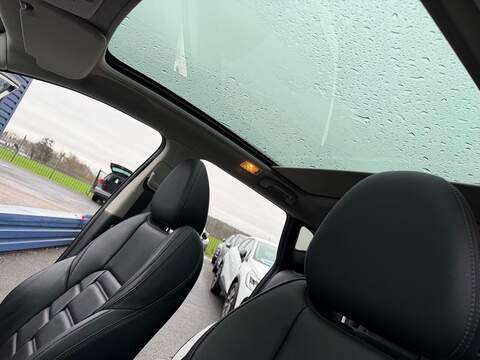 Nissan Qashqai 1.3 DIG-T N-Motion SUV 5dr Petrol Manual Euro 6 (s/s) (140 ps) - U79565