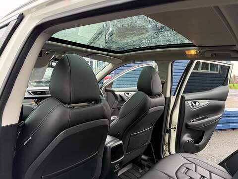 Nissan Qashqai 1.3 DIG-T N-Motion SUV 5dr Petrol Manual Euro 6 (s/s) (140 ps) - U79565