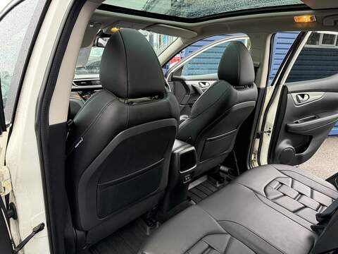 Nissan Qashqai 1.3 DIG-T N-Motion SUV 5dr Petrol Manual Euro 6 (s/s) (140 ps) - U79565