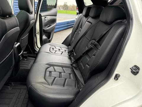 Nissan Qashqai 1.3 DIG-T N-Motion SUV 5dr Petrol Manual Euro 6 (s/s) (140 ps) - U79565