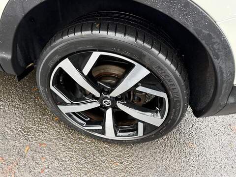 Nissan Qashqai 1.3 DIG-T N-Motion SUV 5dr Petrol Manual Euro 6 (s/s) (140 ps) - U79565