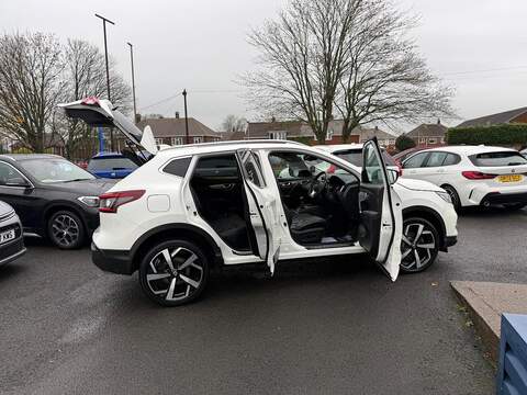 Nissan Qashqai 1.3 DIG-T N-Motion SUV 5dr Petrol Manual Euro 6 (s/s) (140 ps) - U79565