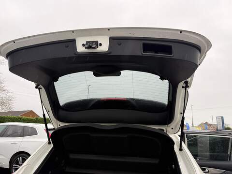 Nissan Qashqai 1.3 DIG-T N-Motion SUV 5dr Petrol Manual Euro 6 (s/s) (140 ps) - U79565