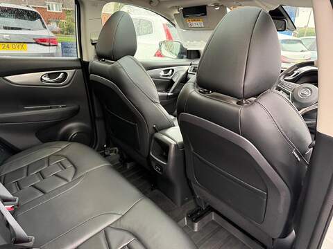 Nissan Qashqai 1.3 DIG-T N-Motion SUV 5dr Petrol Manual Euro 6 (s/s) (140 ps) - U79565