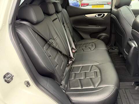 Nissan Qashqai 1.3 DIG-T N-Motion SUV 5dr Petrol Manual Euro 6 (s/s) (140 ps) - U79565