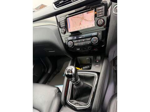 Nissan Qashqai 1.3 DIG-T N-Motion SUV 5dr Petrol Manual Euro 6 (s/s) (140 ps) - U79565
