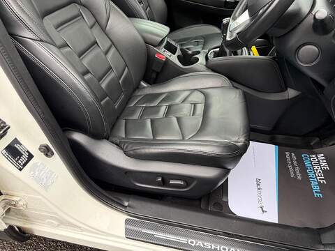 Nissan Qashqai 1.3 DIG-T N-Motion SUV 5dr Petrol Manual Euro 6 (s/s) (140 ps) - U79565