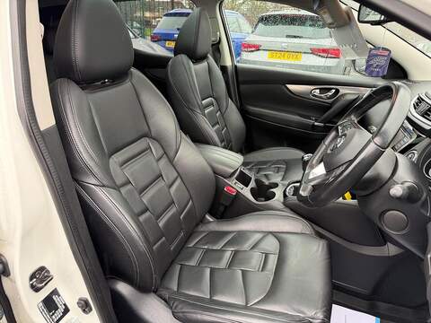 Nissan Qashqai 1.3 DIG-T N-Motion SUV 5dr Petrol Manual Euro 6 (s/s) (140 ps) - U79565