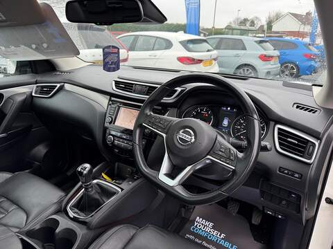 Nissan Qashqai 1.3 DIG-T N-Motion SUV 5dr Petrol Manual Euro 6 (s/s) (140 ps) - U79565