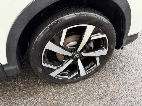 Nissan Qashqai 1.3 DIG-T N-Motion SUV 5dr Petrol Manual Euro 6 (s/s) (140 ps) - U79565