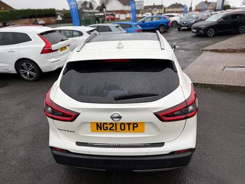Nissan Qashqai 1.3 DIG-T N-Motion SUV 5dr Petrol Manual Euro 6 (s/s) (140 ps) - U79565