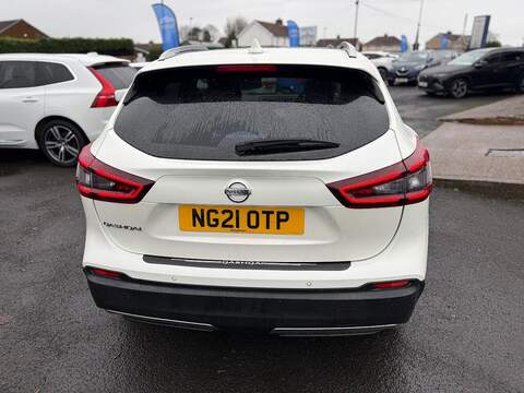 Nissan Qashqai 1.3 DIG-T N-Motion SUV 5dr Petrol Manual Euro 6 (s/s) (140 ps) - U79565