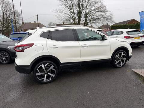 Nissan Qashqai 1.3 DIG-T N-Motion SUV 5dr Petrol Manual Euro 6 (s/s) (140 ps) - U79565