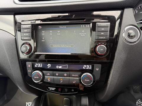 Nissan Qashqai 1.3 DIG-T N-Motion SUV 5dr Petrol Manual Euro 6 (s/s) (140 ps) - U79565