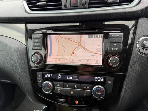 Nissan Qashqai 1.3 DIG-T N-Motion SUV 5dr Petrol Manual Euro 6 (s/s) (140 ps) - U79565