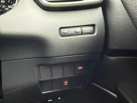 Nissan Qashqai 1.3 DIG-T N-Motion SUV 5dr Petrol Manual Euro 6 (s/s) (140 ps) - U79565