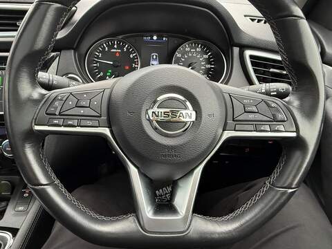 Nissan Qashqai 1.3 DIG-T N-Motion SUV 5dr Petrol Manual Euro 6 (s/s) (140 ps) - U79565