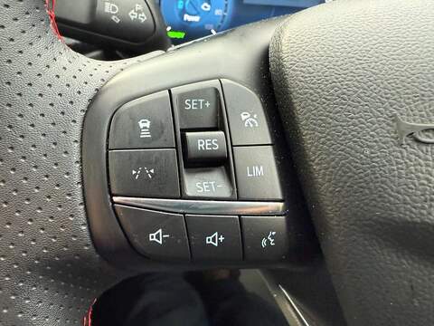 Ford Kuga 2.5 Duratec 14.4kWh ST-Line X CVT Euro 6 (s/s) 5dr - U79574