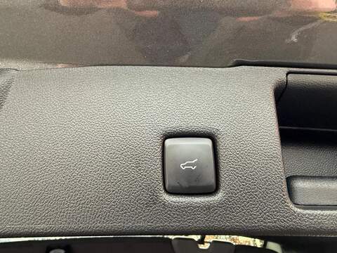 Ford Kuga 2.5 Duratec 14.4kWh ST-Line X CVT Euro 6 (s/s) 5dr - U79574