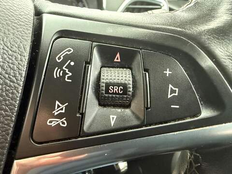 Vauxhall Mokka 1.6 CDTi Tech Line SUV 5dr Diesel Manual 2WD Euro 6 (s/s) (136 ps) - U79580