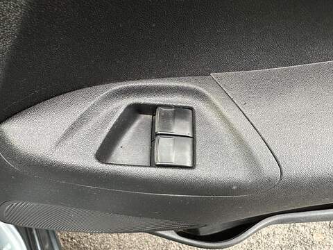 Peugeot 108 1.2 VTi PureTech Allure Hatchback 5dr Petrol Manual Euro 5 (82 ps) - U79582