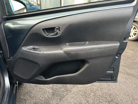 Peugeot 108 1.2 VTi PureTech Allure Hatchback 5dr Petrol Manual Euro 5 (82 ps) - U79582