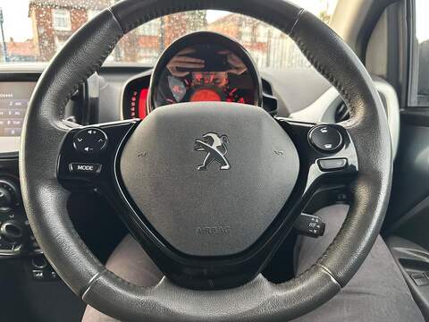 Peugeot 108 1.2 VTi PureTech Allure Hatchback 5dr Petrol Manual Euro 5 (82 ps) - U79582