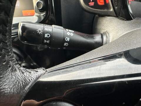 Peugeot 108 1.2 VTi PureTech Allure Hatchback 5dr Petrol Manual Euro 5 (82 ps) - U79582