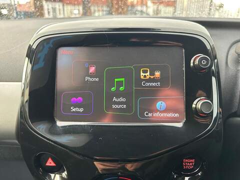 Peugeot 108 1.2 VTi PureTech Allure Hatchback 5dr Petrol Manual Euro 5 (82 ps) - U79582