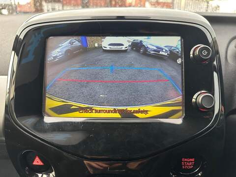 Peugeot 108 1.2 VTi PureTech Allure Hatchback 5dr Petrol Manual Euro 5 (82 ps) - U79582