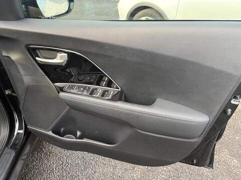 Kia Niro 1.6 GDi 2 SUV 5dr Petrol Hybrid DCT Euro 6 (s/s) (139 bhp) - U79589