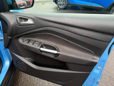 Ford Grand C-Max 1.5 TDCi Zetec MPV 5dr Diesel Powershift Euro 6 (s/s) (120 ps) - U79594