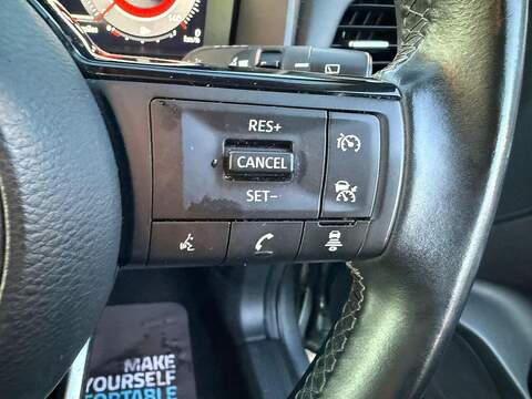 Nissan Qashqai 1.3 DIG-T MHEV N-Connecta Euro 6 (s/s) 5dr - U79604