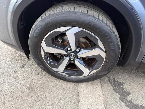 Nissan Qashqai 1.3 DIG-T MHEV N-Connecta Euro 6 (s/s) 5dr - U79604