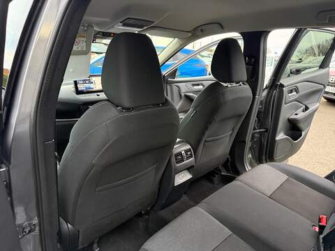 Nissan Qashqai 1.3 DIG-T MHEV N-Connecta Euro 6 (s/s) 5dr - U79604