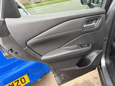 Nissan Qashqai 1.3 DIG-T MHEV N-Connecta Euro 6 (s/s) 5dr - U79604