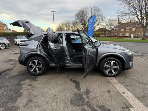 Nissan Qashqai 1.3 DIG-T MHEV N-Connecta Euro 6 (s/s) 5dr - U79604