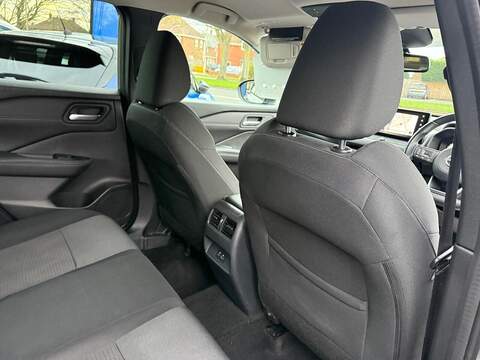 Nissan Qashqai 1.3 DIG-T MHEV N-Connecta Euro 6 (s/s) 5dr - U79604