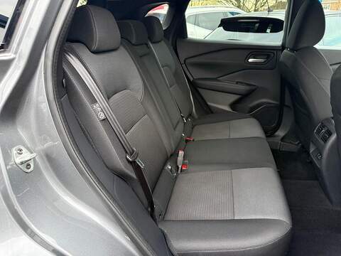 Nissan Qashqai 1.3 DIG-T MHEV N-Connecta Euro 6 (s/s) 5dr - U79604