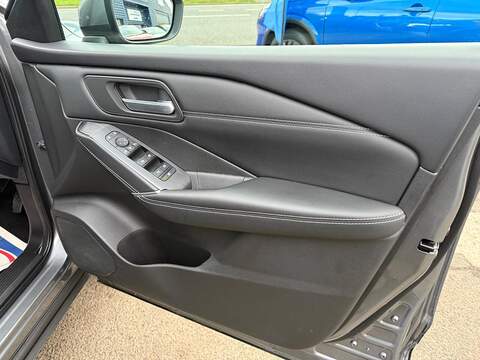 Nissan Qashqai 1.3 DIG-T MHEV N-Connecta Euro 6 (s/s) 5dr - U79604