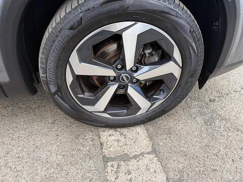 Nissan Qashqai 1.3 DIG-T MHEV N-Connecta Euro 6 (s/s) 5dr - U79604