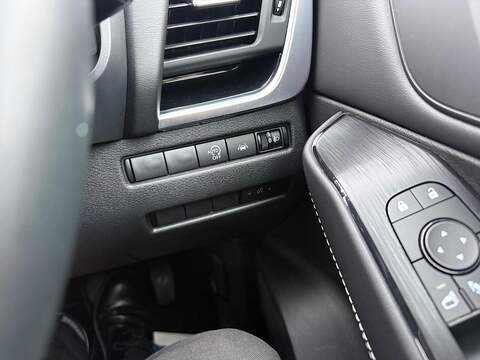 Nissan Qashqai 1.3 DIG-T MHEV N-Connecta Euro 6 (s/s) 5dr - U79604