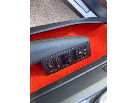 Volvo XC40 2.0 B4 MHEV R-Design Pro Auto Euro 6 (s/s) 5dr - U79606