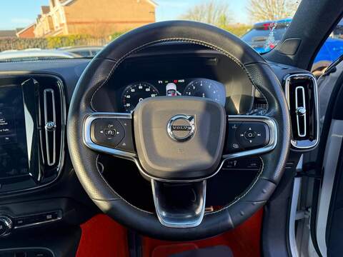 Volvo XC40 2.0 B4 MHEV R-Design Pro Auto Euro 6 (s/s) 5dr - U79606