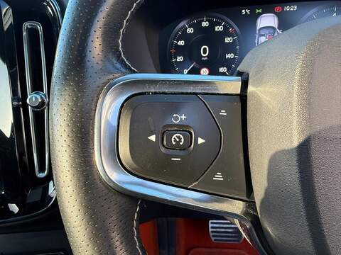 Volvo XC40 2.0 B4 MHEV R-Design Pro Auto Euro 6 (s/s) 5dr - U79606