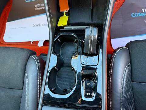 Volvo XC40 2.0 B4 MHEV R-Design Pro Auto Euro 6 (s/s) 5dr - U79606